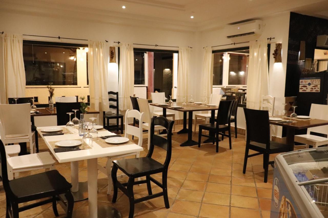 Hostal Restaurante Benalup Golf Екстер'єр фото